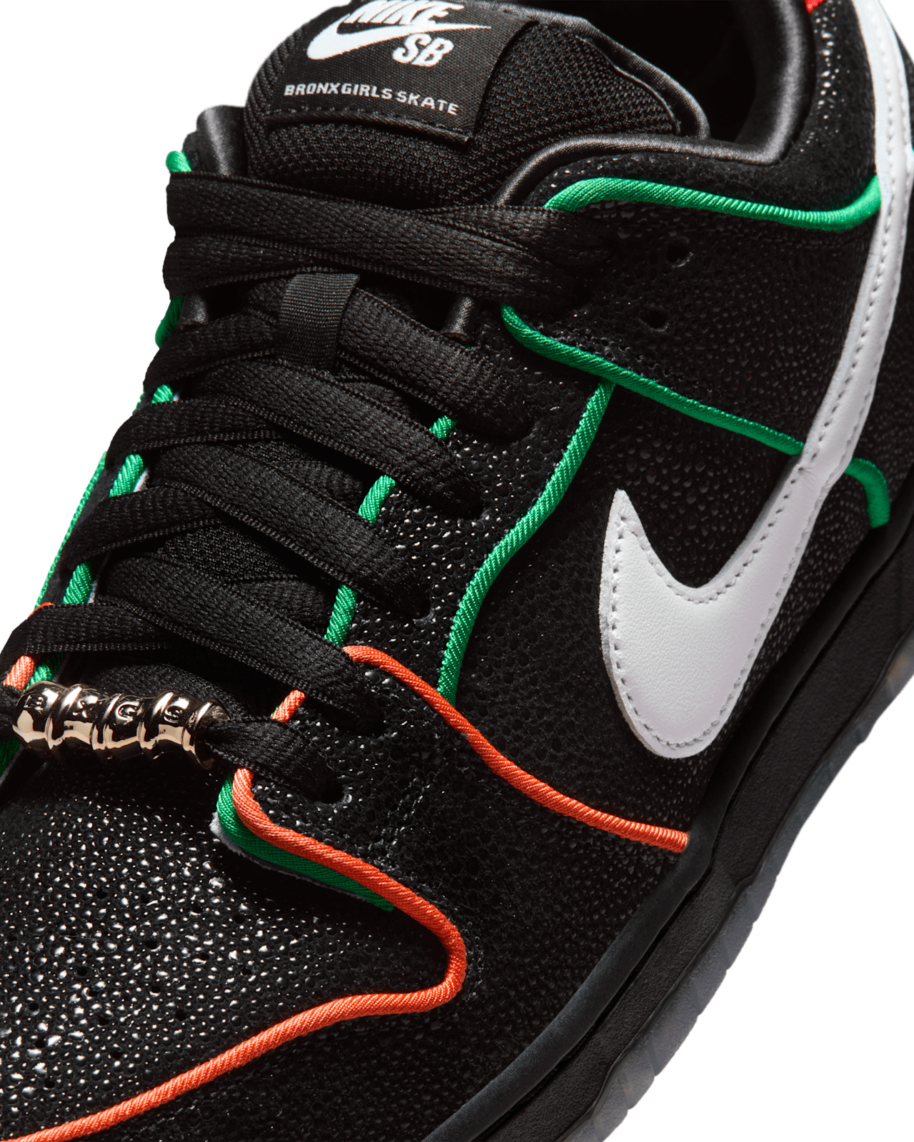 NIKE公式】ナイキ SB ダンク LOW プロ x Bronx Girls Skate 'Black and NIKE公式】ナイキ SB ダンク LOW プロ x Bronx Girls Skate 'Black and